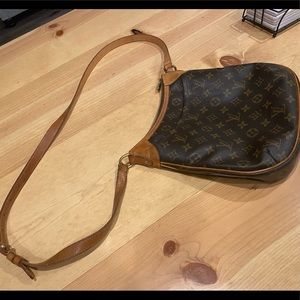 Authentic Louis Vuitton crossbody bag